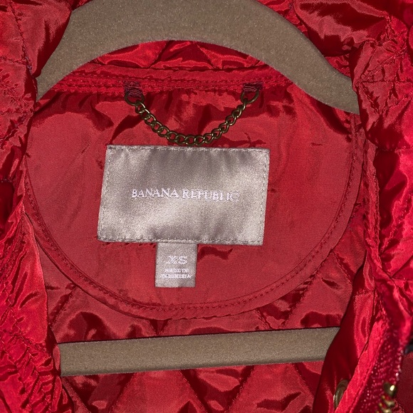 Banana Republic Ladies red quilted jacket. - Picture 3 of 6
